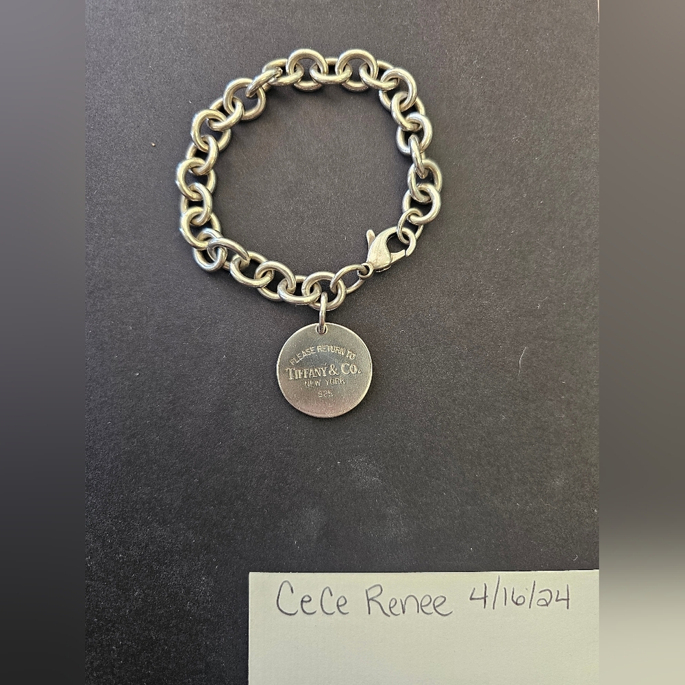 Tiffany & Co. Return to Tiffany Round Tag Charm Bracelet 7.25" Sterling Silver. 
